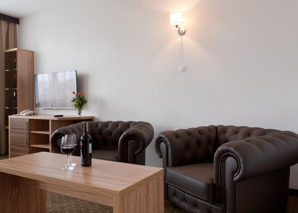 Hotel Milenium Legnica Habitación foto