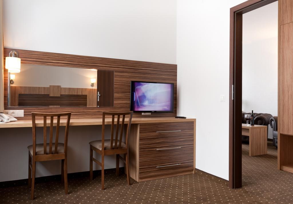 Hotel Milenium Legnica Habitación foto